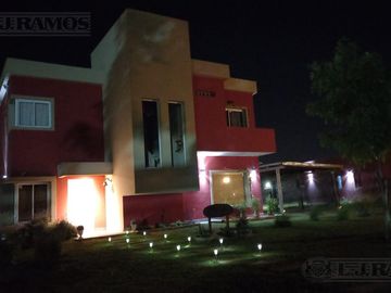 VENTA CON RENTA Casa 3 dormitorios en  Área 1 SAN SEBASTIAN MB