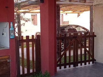 VENTA CON RENTA Casa 3 dormitorios en  Área 1 SAN SEBASTIAN MB