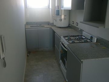 Monoambiente en alquiler, Ituzaingo 92 esq Necochea.-