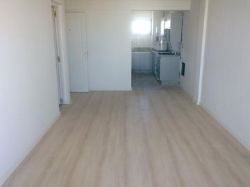 Monoambiente en alquiler, Ituzaingo 92 esq Necochea.-