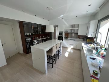 Casa  en Venta 5 dormitorios en El Golf, Nordelta, Tigre