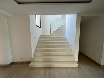 Casa  en Venta 5 dormitorios en El Golf, Nordelta, Tigre