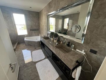 Casa  en Venta 5 dormitorios en El Golf, Nordelta, Tigre