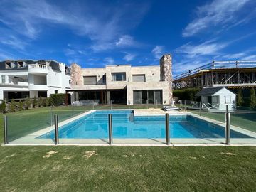 Casa  en Venta 5 dormitorios en El Golf, Nordelta, Tigre
