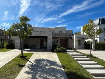 Casa  en Venta 5 dormitorios en El Golf, Nordelta, Tigre