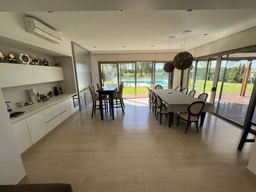 Casa  en Venta 5 dormitorios en El Golf, Nordelta, Tigre