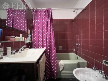 Venta Departamento 4 ambientes con balcón en Caballito