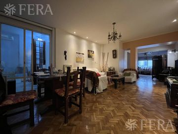 Venta Departamento 4 ambientes con balcón en Caballito