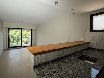 Departamento en  Venta un ambiente con balcón con parrilla en  Luis Agote. Terraza de uso común