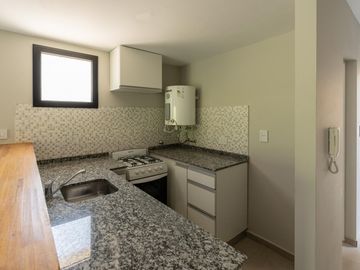 Departamento en  Venta un ambiente con balcón con parrilla en  Luis Agote. Terraza de uso común