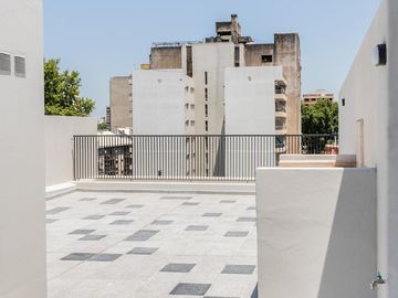 Departamento en  Venta un ambiente con balcón con parrilla en  Luis Agote. Terraza de uso común