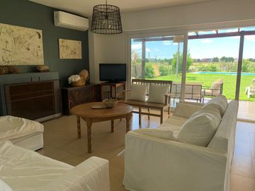 Casa en venta 4 amb. c/ dep. y Pileta Lote interno con vista al Golf!!