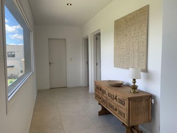 Casa en venta 4 amb. c/ dep. y Pileta Lote interno con vista al Golf!!