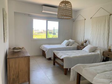 Casa en venta 4 amb. c/ dep. y Pileta Lote interno con vista al Golf!!
