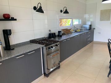 Casa en venta 4 amb. c/ dep. y Pileta Lote interno con vista al Golf!!