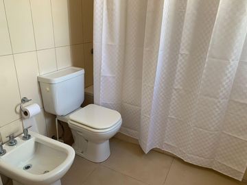 Casa en venta 4 amb. c/ dep. y Pileta Lote interno con vista al Golf!!