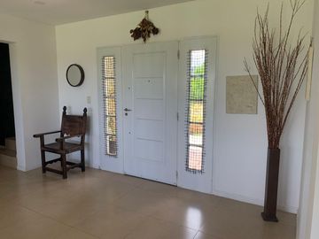 Casa en venta 4 amb. c/ dep. y Pileta Lote interno con vista al Golf!!