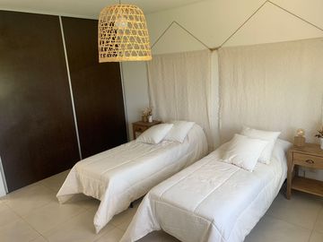 Casa en venta 4 amb. c/ dep. y Pileta Lote interno con vista al Golf!!