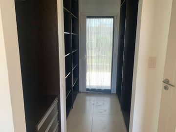 Casa en venta 4 amb. c/ dep. y Pileta Lote interno con vista al Golf!!