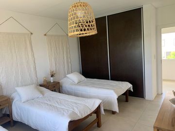 Casa en venta 4 amb. c/ dep. y Pileta Lote interno con vista al Golf!!