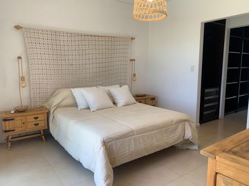 Casa en venta 4 amb. c/ dep. y Pileta Lote interno con vista al Golf!!
