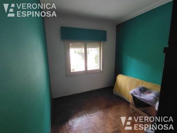 Casa de cuatro ambientes en venta, Villa Luzuriaga.