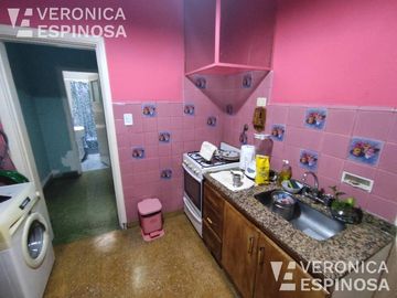 Casa de cuatro ambientes en venta, Villa Luzuriaga.