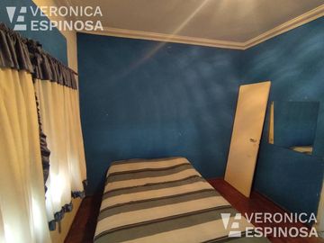 Casa de cuatro ambientes en venta, Villa Luzuriaga.
