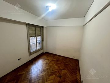 4 ambientes con cochera a metros de la Avda y del FCGR - Actualmente Alquilado.