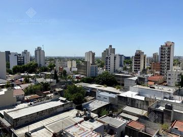 4 ambientes con cochera a metros de la Avda y del FCGR - Actualmente Alquilado.