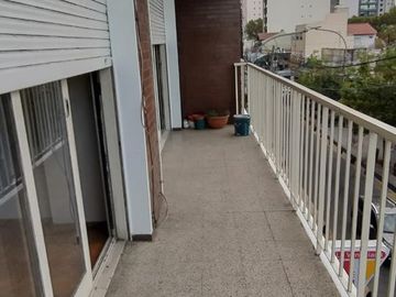 4 ambientes con cochera a metros de la Avda y del FCGR - Actualmente Alquilado.