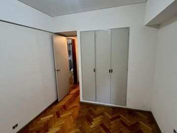 4 ambientes con cochera a metros de la Avda y del FCGR - Actualmente Alquilado.