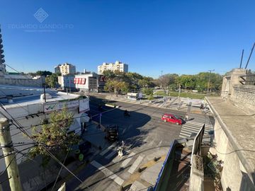 4 ambientes con cochera a metros de la Avda y del FCGR - Actualmente Alquilado.