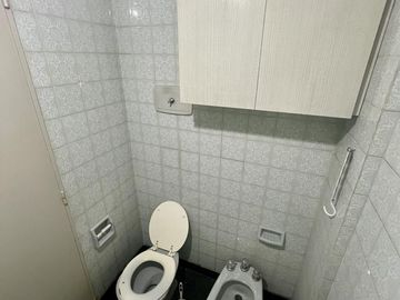 4 ambientes con cochera a metros de la Avda y del FCGR - Actualmente Alquilado.