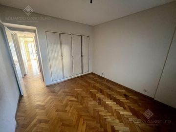 4 ambientes con cochera a metros de la Avda y del FCGR - Actualmente Alquilado.