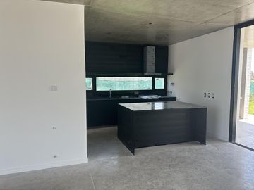 Venta casa tres dormitorios los pasos golf fisherton