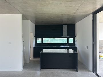 Venta casa tres dormitorios los pasos golf fisherton