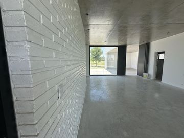 Venta casa tres dormitorios los pasos golf fisherton