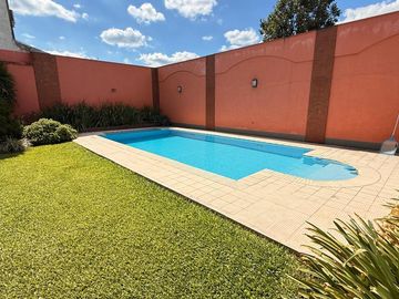 Importante casa de 4 dormitorios en Av. Belgrano al 4100, Parque V. Centenario, SMT