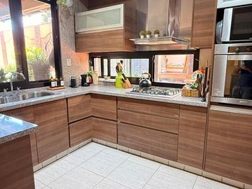 Importante casa de 4 dormitorios en Av. Belgrano al 4100, Parque V. Centenario, SMT
