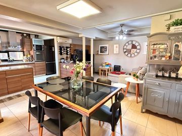 Importante casa de 4 dormitorios en Av. Belgrano al 4100, Parque V. Centenario, SMT