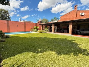 Importante casa de 4 dormitorios en Av. Belgrano al 4100, Parque V. Centenario, SMT