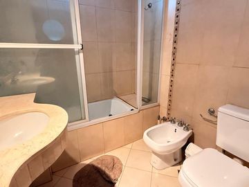 Importante casa de 4 dormitorios en Av. Belgrano al 4100, Parque V. Centenario, SMT
