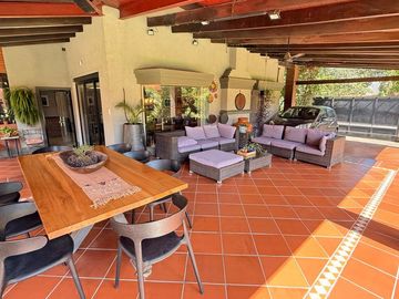 Importante casa de 4 dormitorios en Av. Belgrano al 4100, Parque V. Centenario, SMT