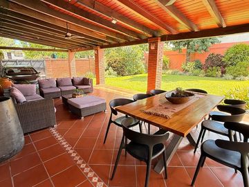 Importante casa de 4 dormitorios en Av. Belgrano al 4100, Parque V. Centenario, SMT