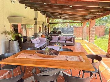 Importante casa de 4 dormitorios en Av. Belgrano al 4100, Parque V. Centenario, SMT