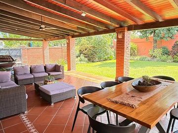 Importante casa de 4 dormitorios en Av. Belgrano al 4100, Parque V. Centenario, SMT