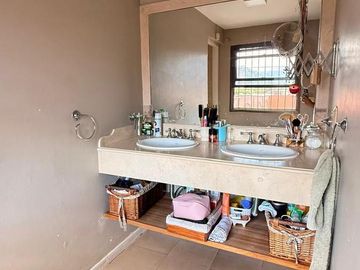 Importante casa de 4 dormitorios en Av. Belgrano al 4100, Parque V. Centenario, SMT