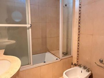 Importante casa de 4 dormitorios en Av. Belgrano al 4100, Parque V. Centenario, SMT