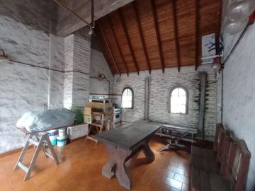 Venta Casa 7 Amb. S/Lote 10x35M² en Villa Luzuriaga  Muy buen Estado con Fondo libre